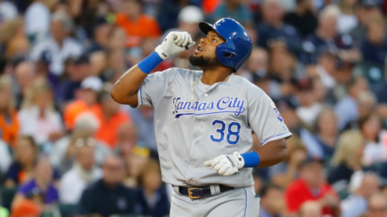 Perez, Moustakas homer in 12th, Royals beat Tigers 5-3 (Jul 24, 2017)